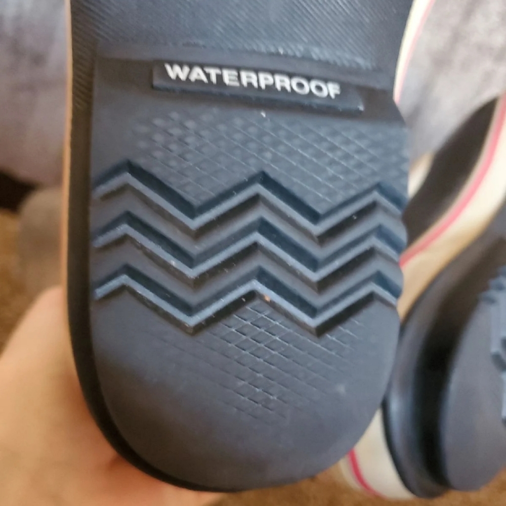 Sorel waterproof boots with liner - Picture 3 of 8